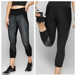 Athleta Crocodile Capri Workout Leggings